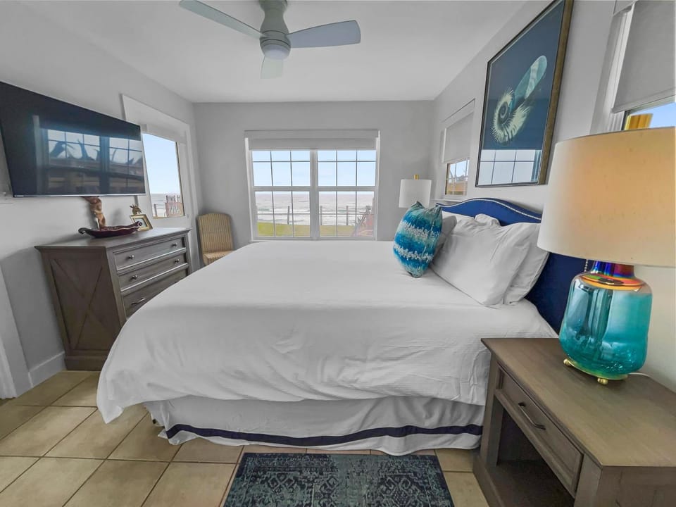 Sunseekers 2 l Beachfront l Ground Floor with Open Greenspace l Amazing Views House in South Walton County