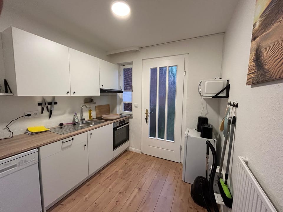 Kitchen or kitchenette, dishwasher, oven, toaster