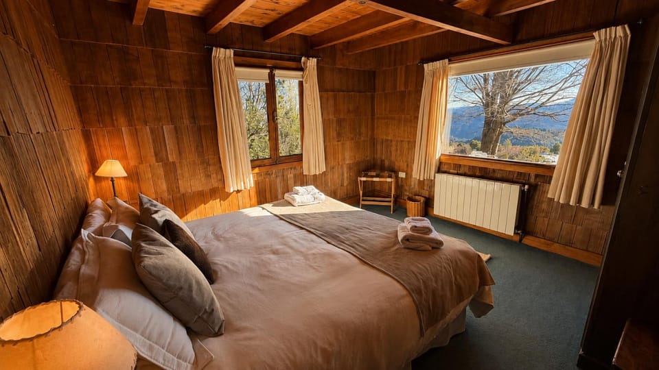 Bedroom, Lake view