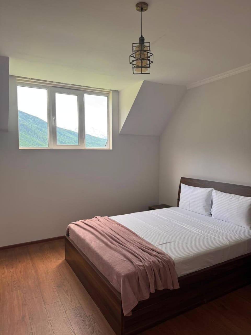 Bed, Bedroom, Mountain view