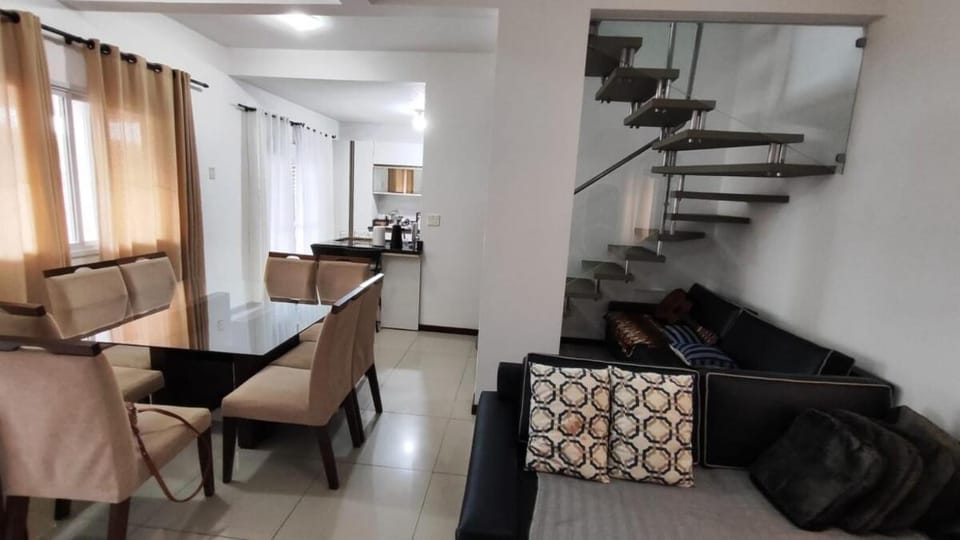 Sobrado 3 Quartos Completo e Funcional Apartment in Florianopolis
