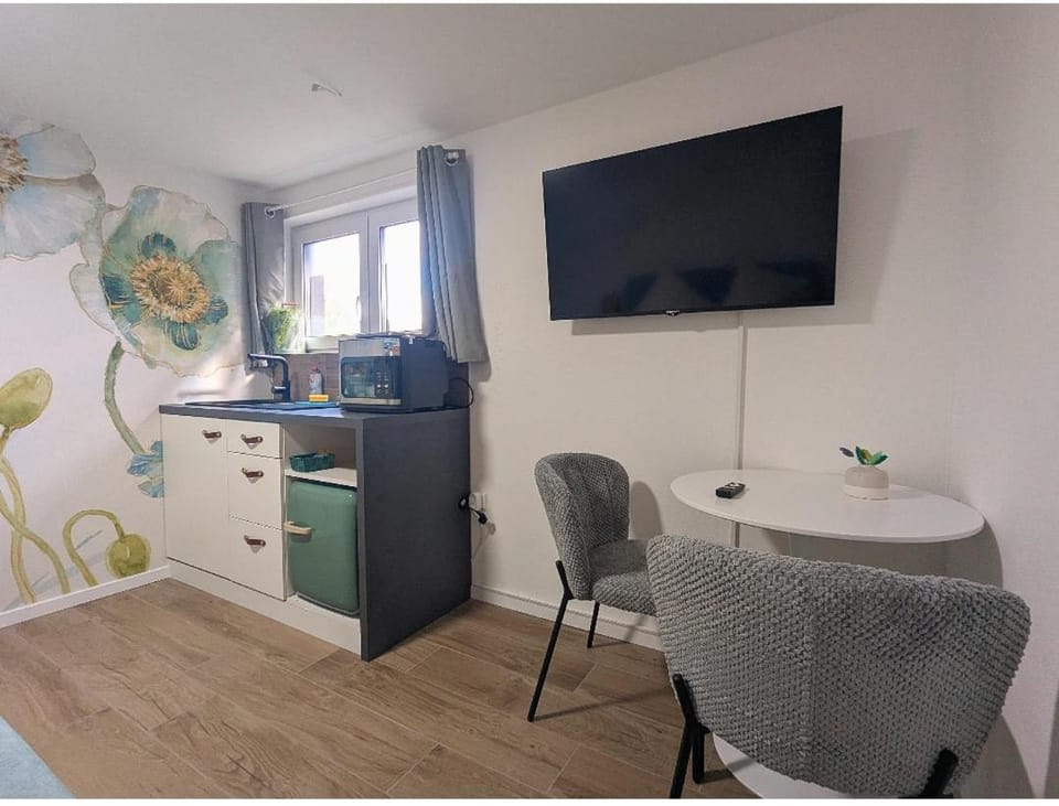 TV and multimedia, Seating area, Dining area