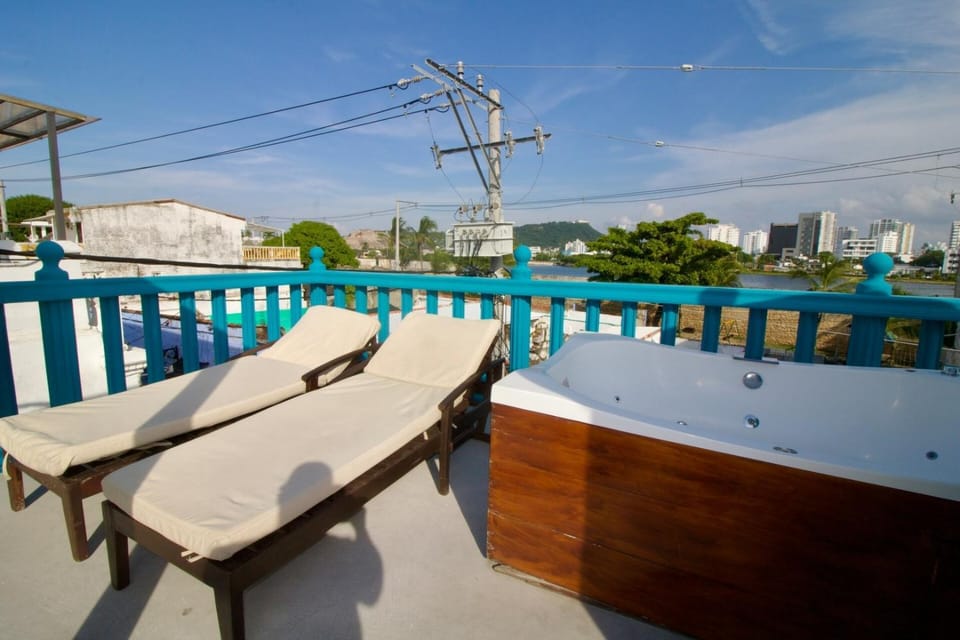 Casa Azul Getsemaní – Rooftop Jacuzzi 3-BR House House in Cartagena