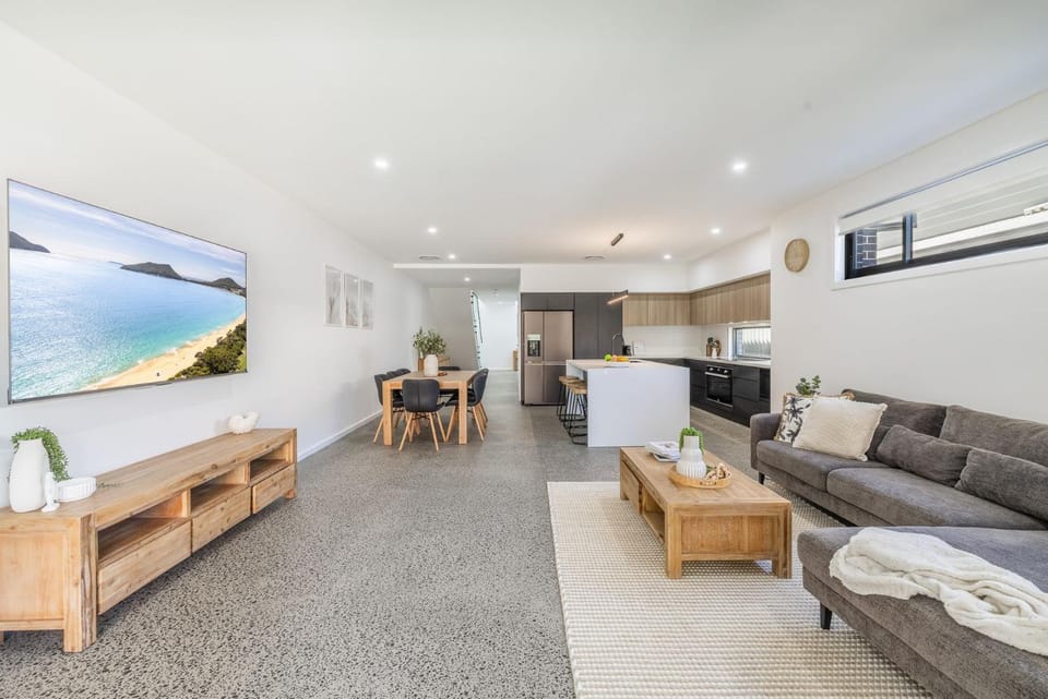 Kitchen or kitchenette, Living room, Dining area