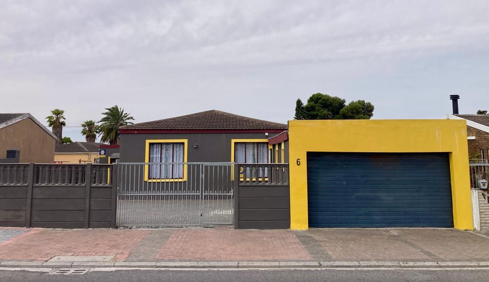 Unit 3 TraversHub Sleeps 6 Self-Catering Group Belhar, CT Apartment in Cape Town