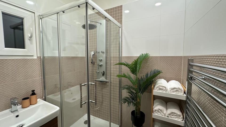 Shower, Bathroom, towels