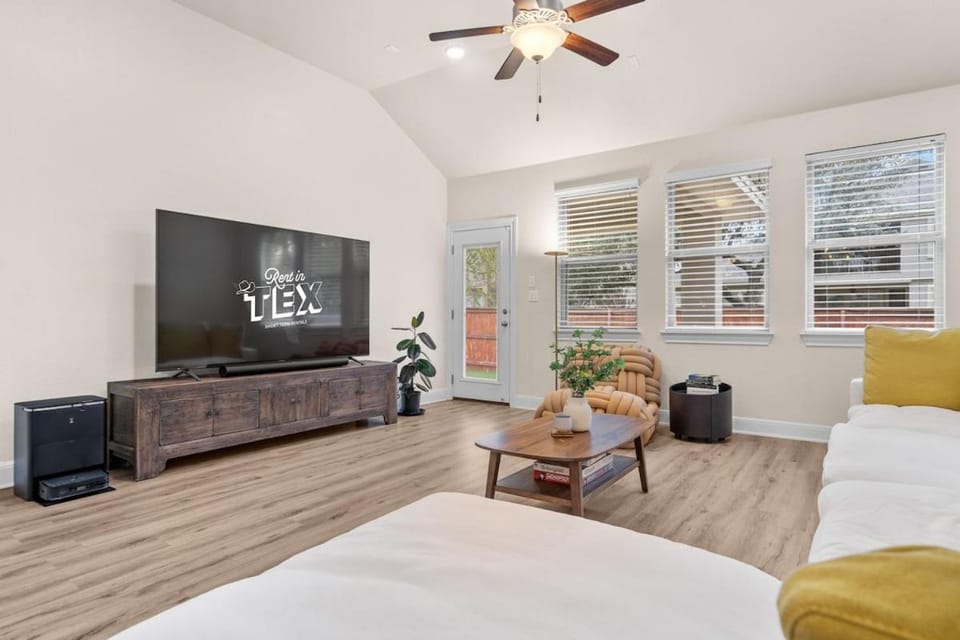 Spacious 3BR Getaway w Dedicated Office Sleeps 5 Apartment in Leander