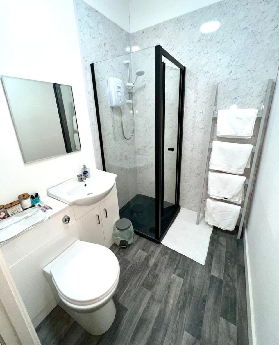 Goldsmith Factory Refurb 4 Double beds 2 bedrooms Apartment in Birmingham