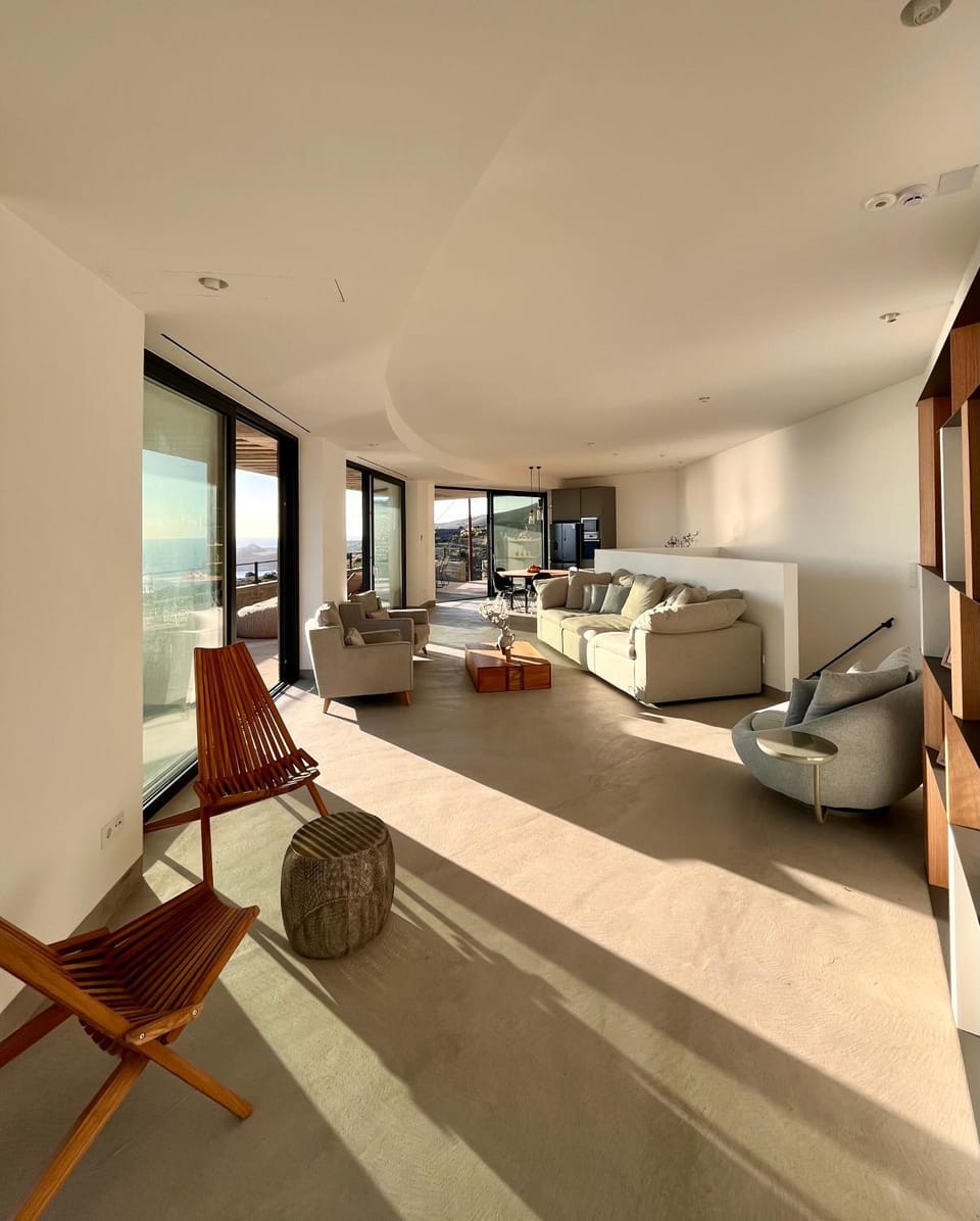 Communal lounge/ TV room, Living room, Seating area