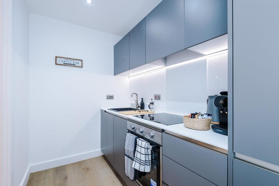 Coffee/tea facilities, Kitchen or kitchenette, stove, toaster