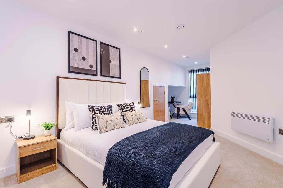 Bed, Photo of the whole room, Bedroom