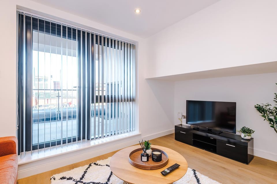 Communal lounge/ TV room, TV and multimedia, Living room, Seating area, Evening entertainment