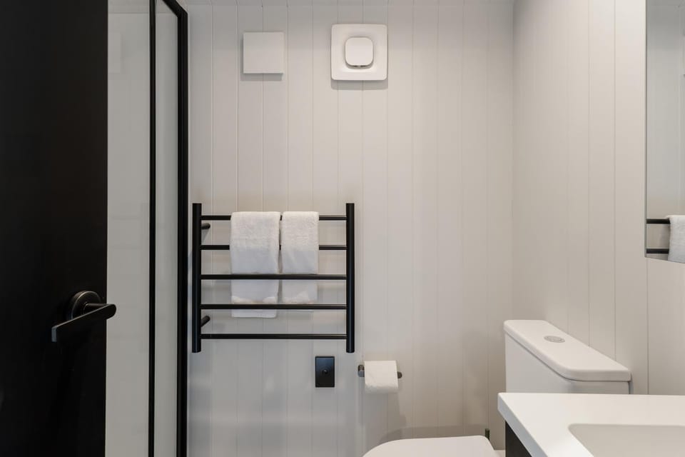 Brand New, Stylish & Convenient Townhouse, Carpark House in Queenstown
