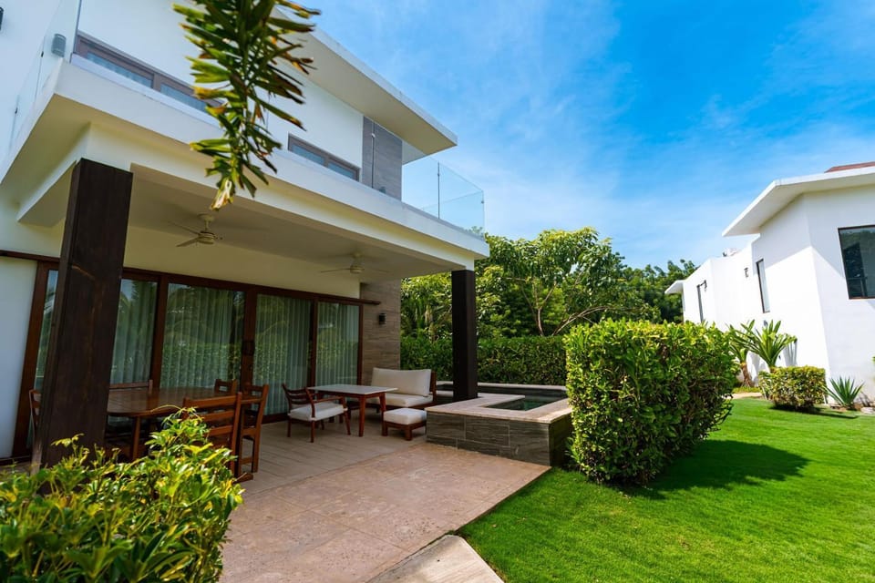 Private jacuzzi villa with 2 bedrooms Villa in Santa Rosa Department