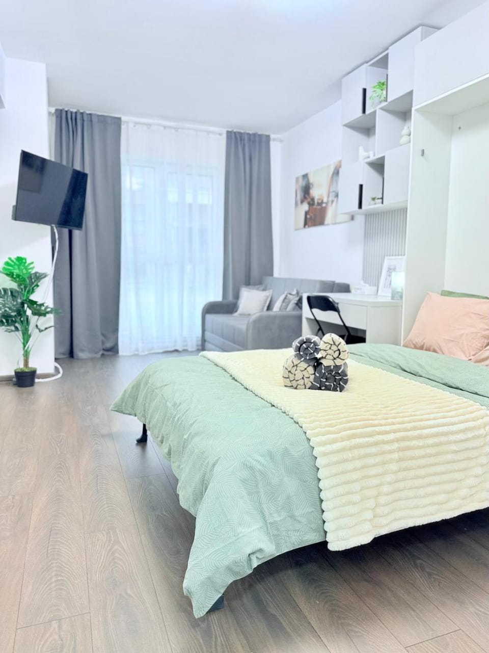 Bed, TV and multimedia, Living room, Photo of the whole room, Seating area, Bedroom