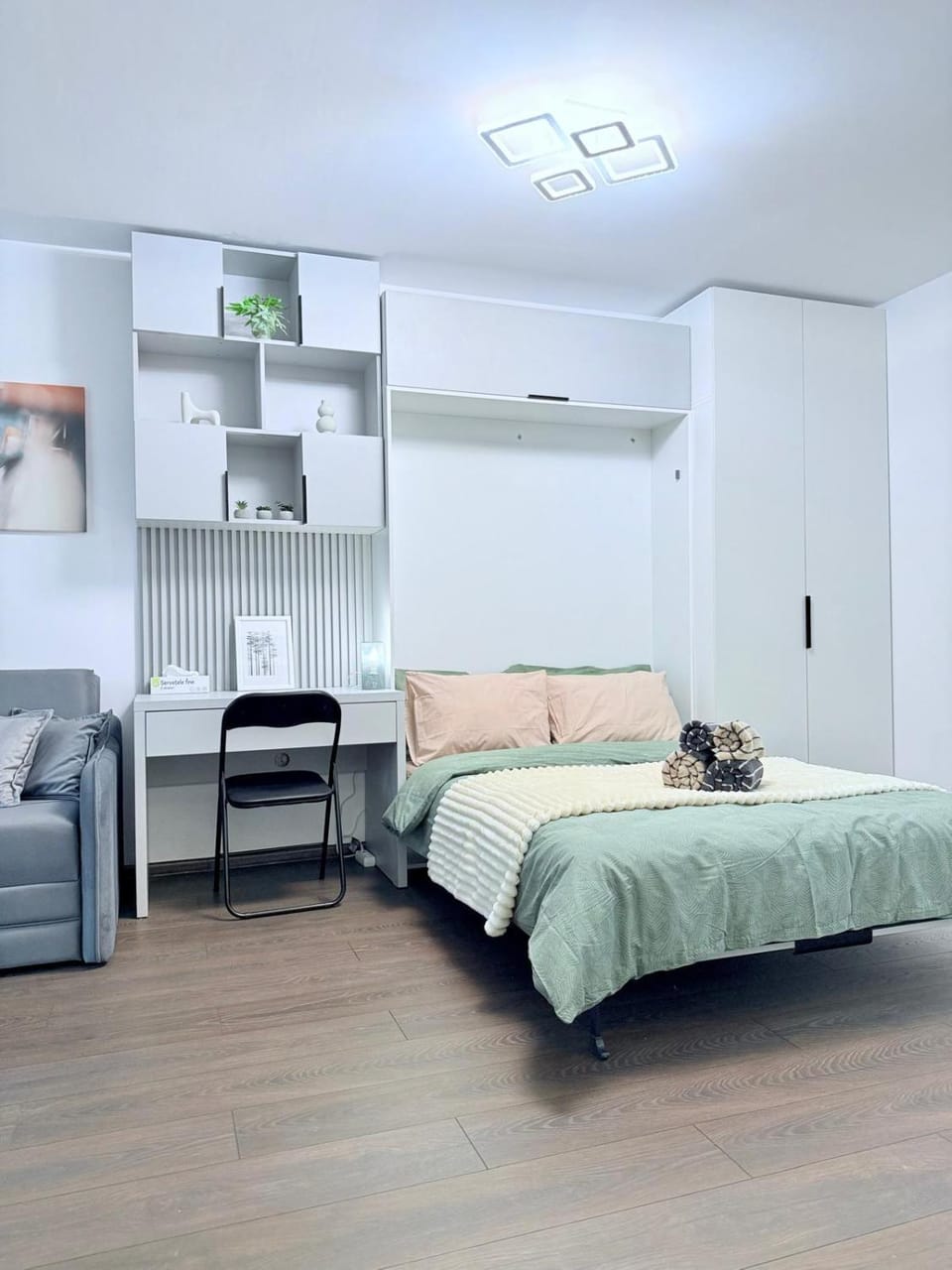 Bed, Photo of the whole room, Bedroom, towels, wardrobe