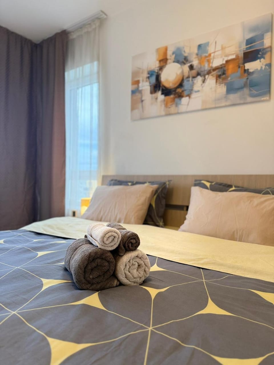 Bed, Photo of the whole room, Bedroom, towels
