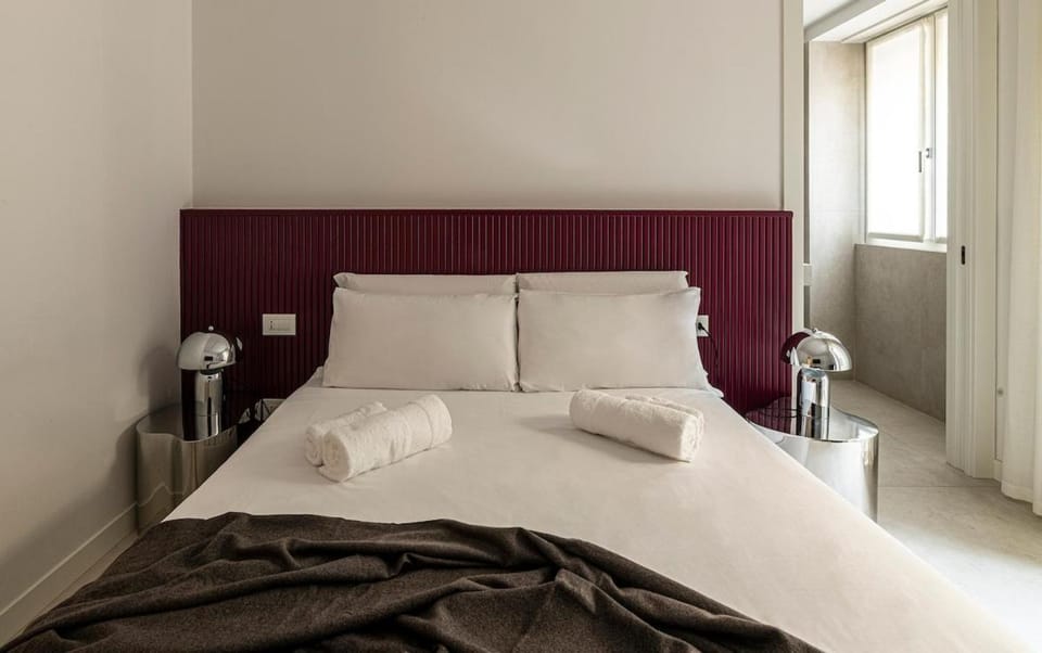 Quiet Luxury Retreat Design & Comfort al Duomo Apartment in Milan