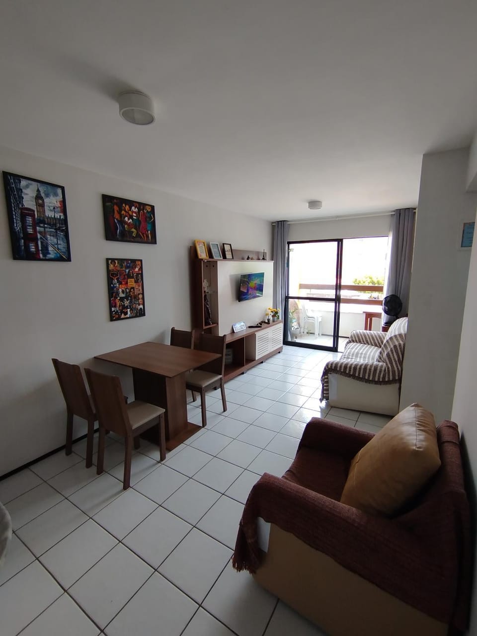 TV and multimedia, Living room, Seating area, Dining area
