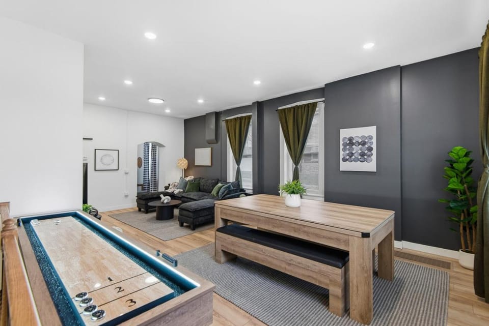 Luxury STL Oasis: Sauna, Firepit Lounge & Games Apartment in Saint Louis