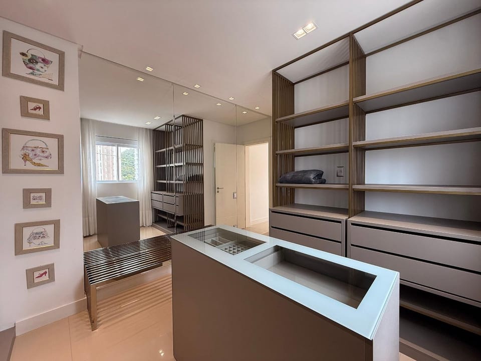 pet friendly, wardrobe