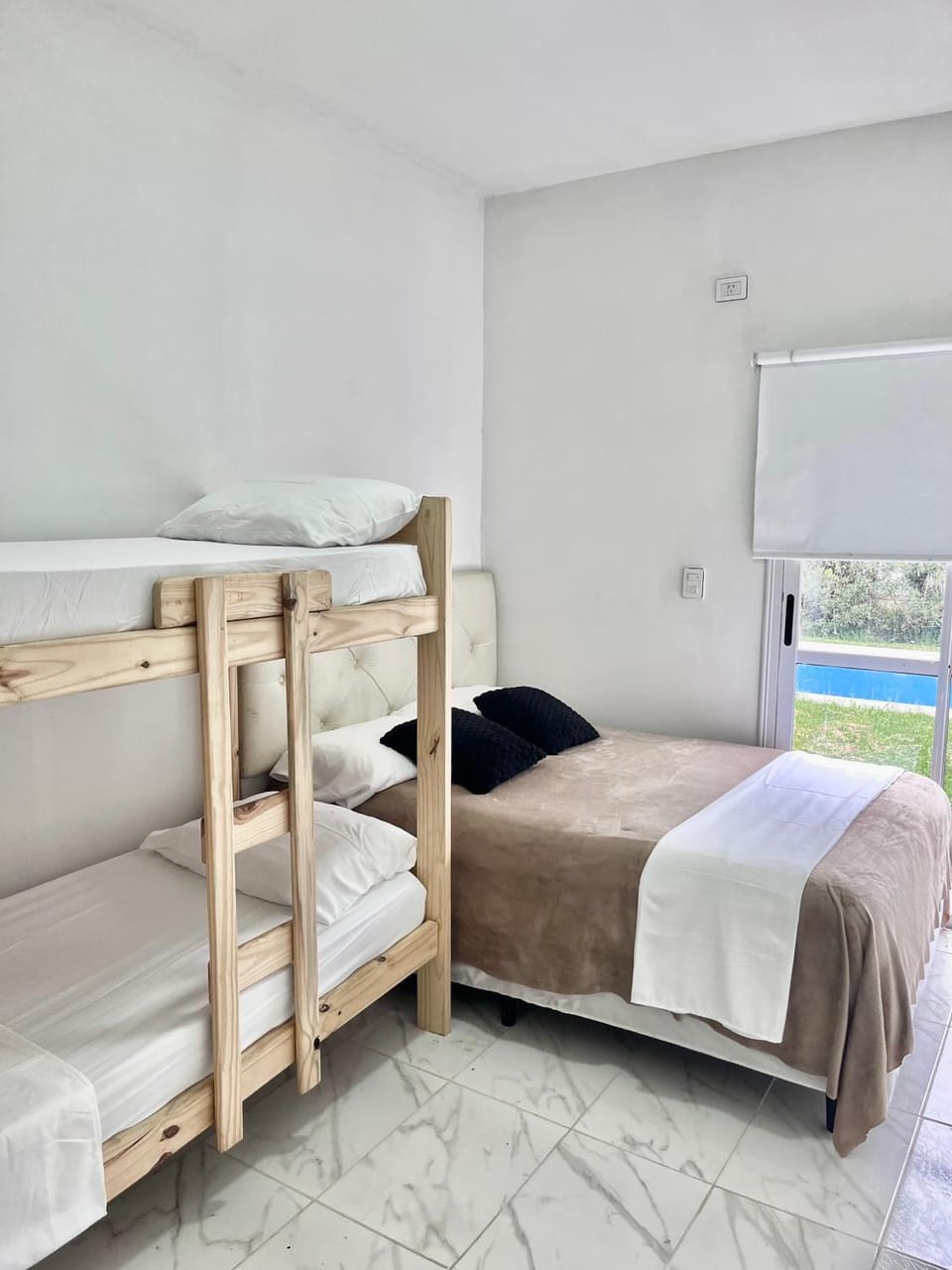 Casa con pileta climatizada para 8 personas en chapadmalal House in Buenos Aires Province