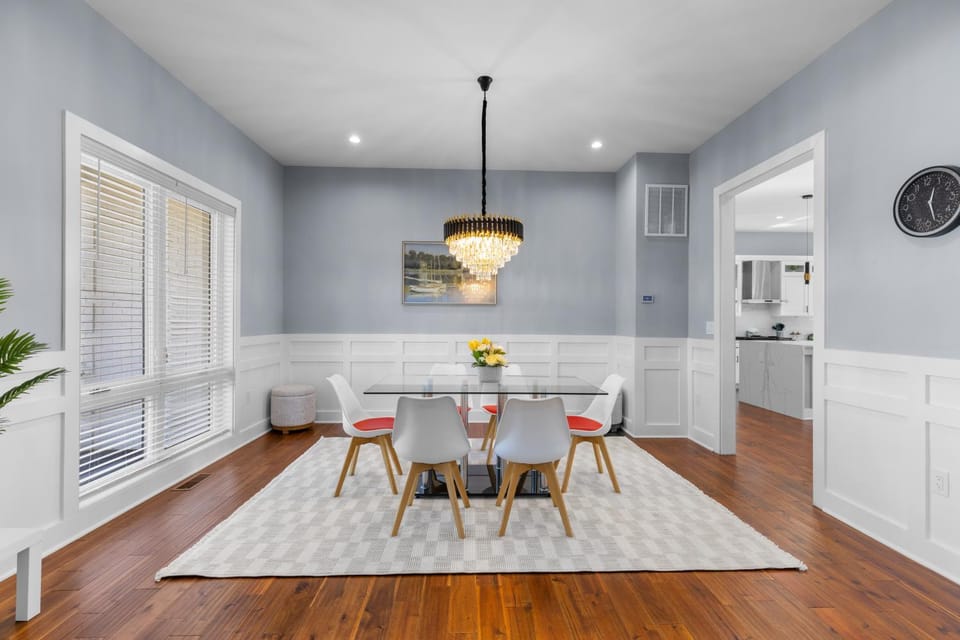 Luxury awaits in this stunning, modern home House in Alexandria
