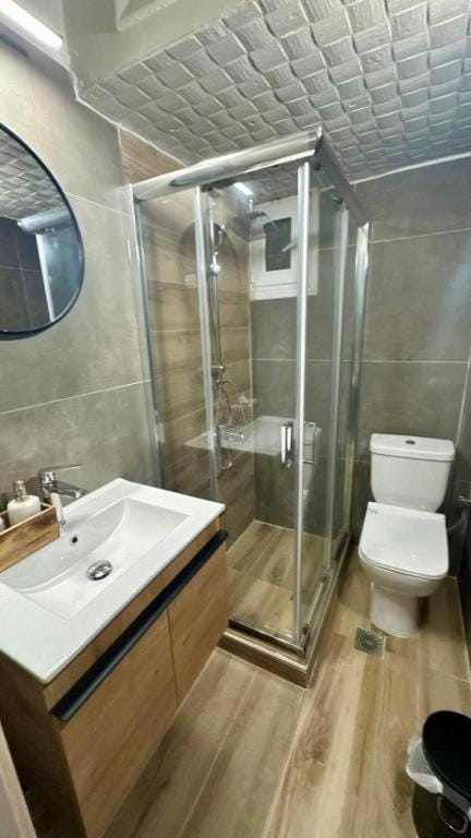 Shower, Toilet, Bathroom