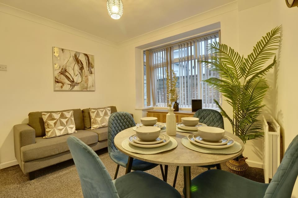 Seating area, Dining area
