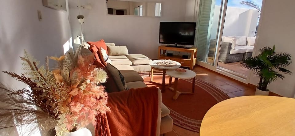 Communal lounge/ TV room, TV and multimedia, Living room, Evening entertainment