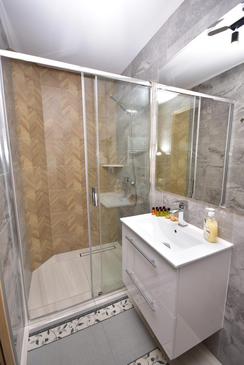 Shower, Bathroom, towels