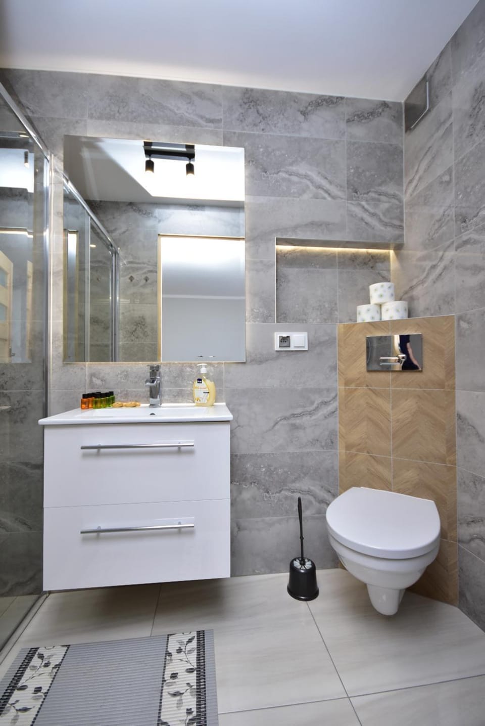 Shower, Toilet, Bathroom