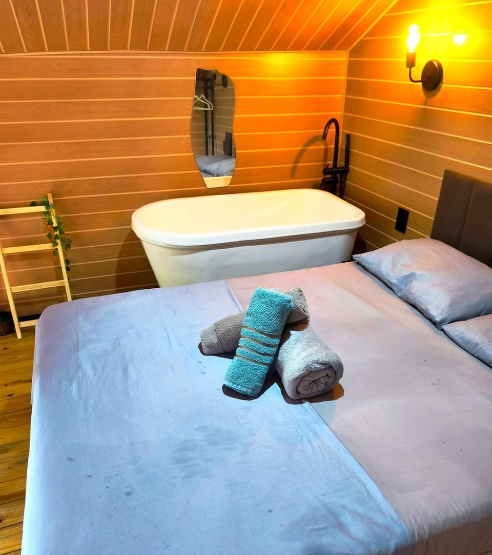 Bed, Photo of the whole room, Bedroom, Bath, heating, heating, towels, air conditioner