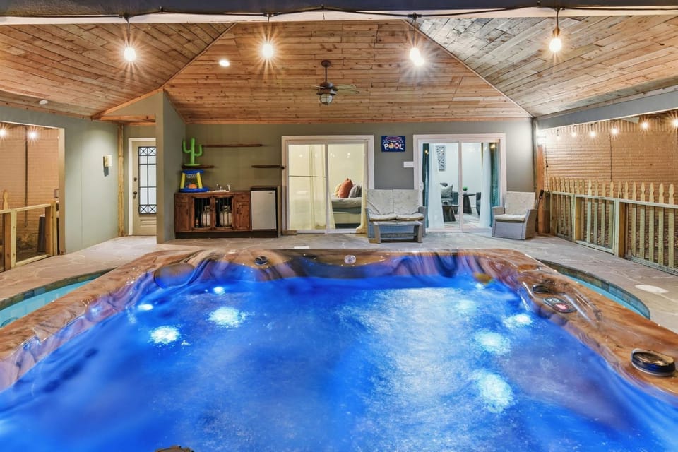 Pool Hot-Tub - 4 BR Luxury Home in Friendswood House in Pearland