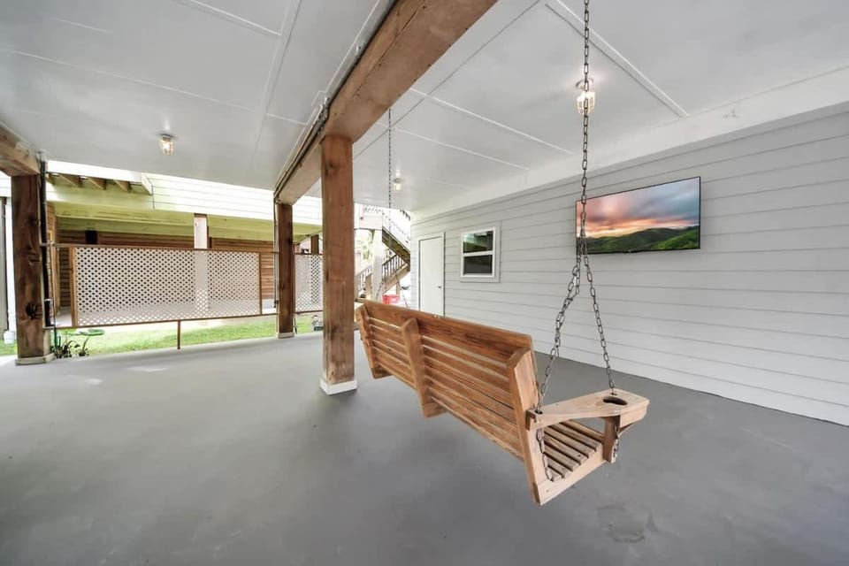 Boardwalk Bungalow Family Fun for All - Sleeps 10 House in Kemah