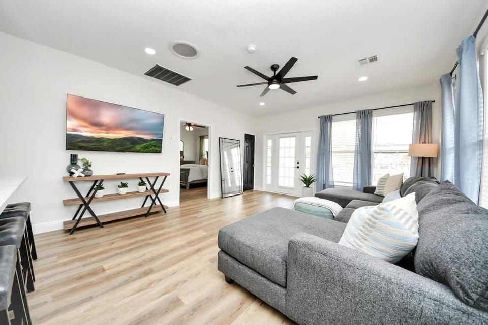 Boardwalk Bungalow Family Fun for All - Sleeps 10 House in Kemah