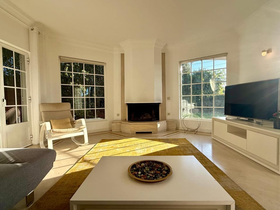Communal lounge/ TV room, TV and multimedia, Living room, Seating area