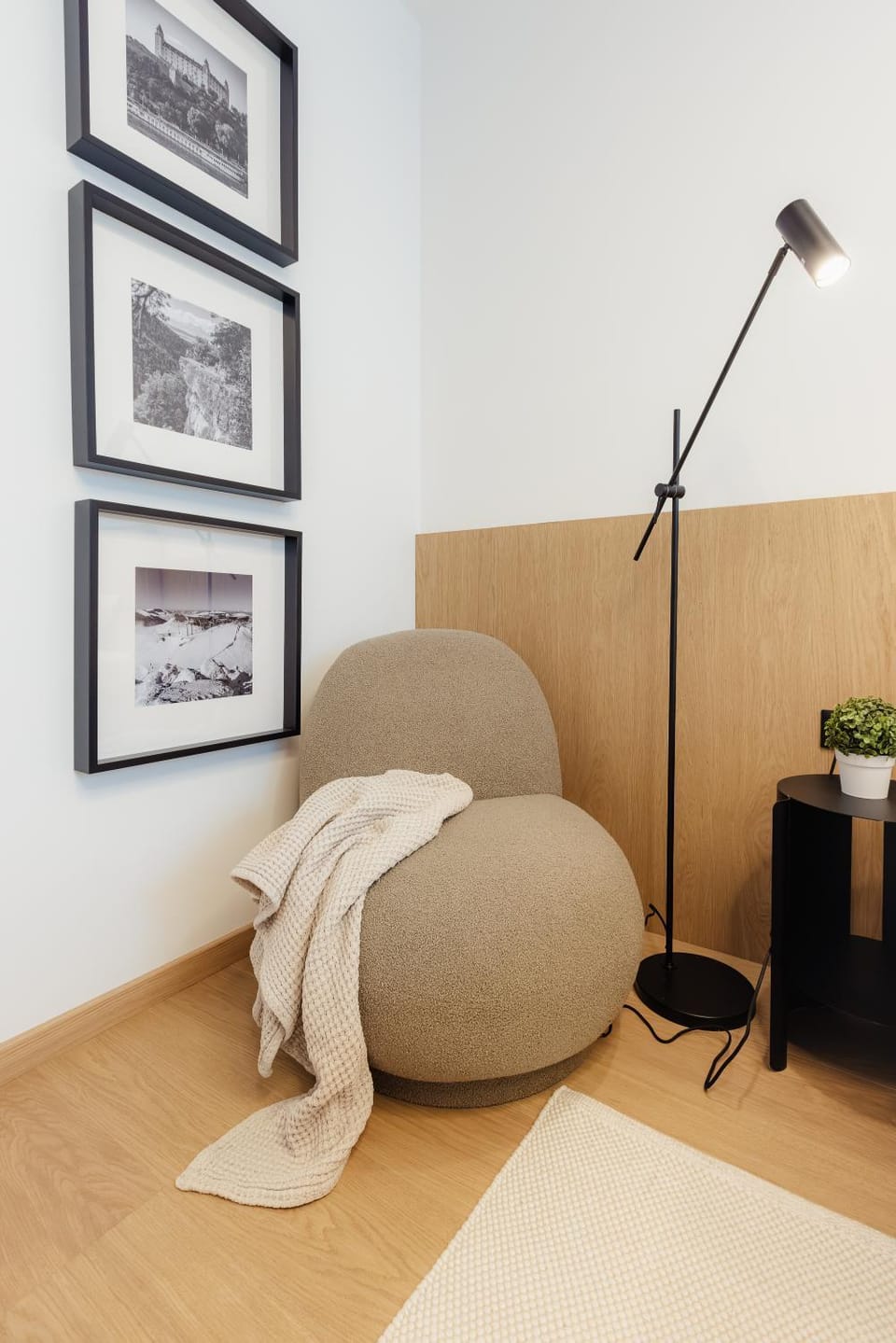 Seating area, Bedroom