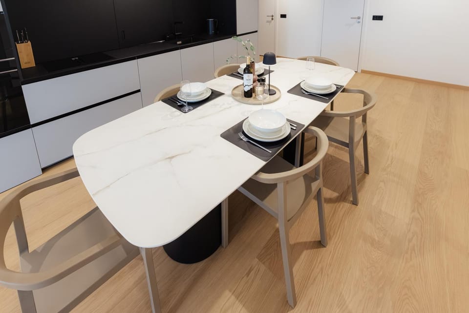 Seating area, Dining area