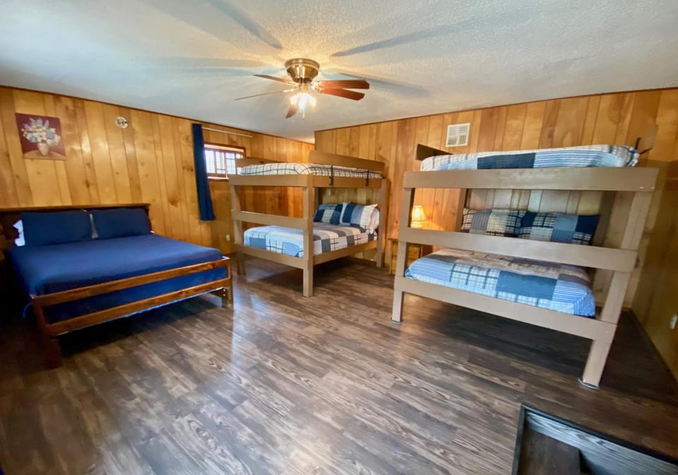 Shady Oak House in Concan