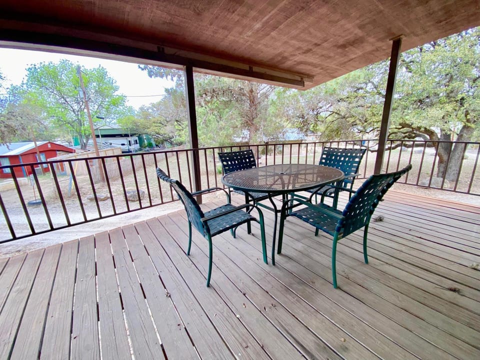 Shady Oak House in Concan