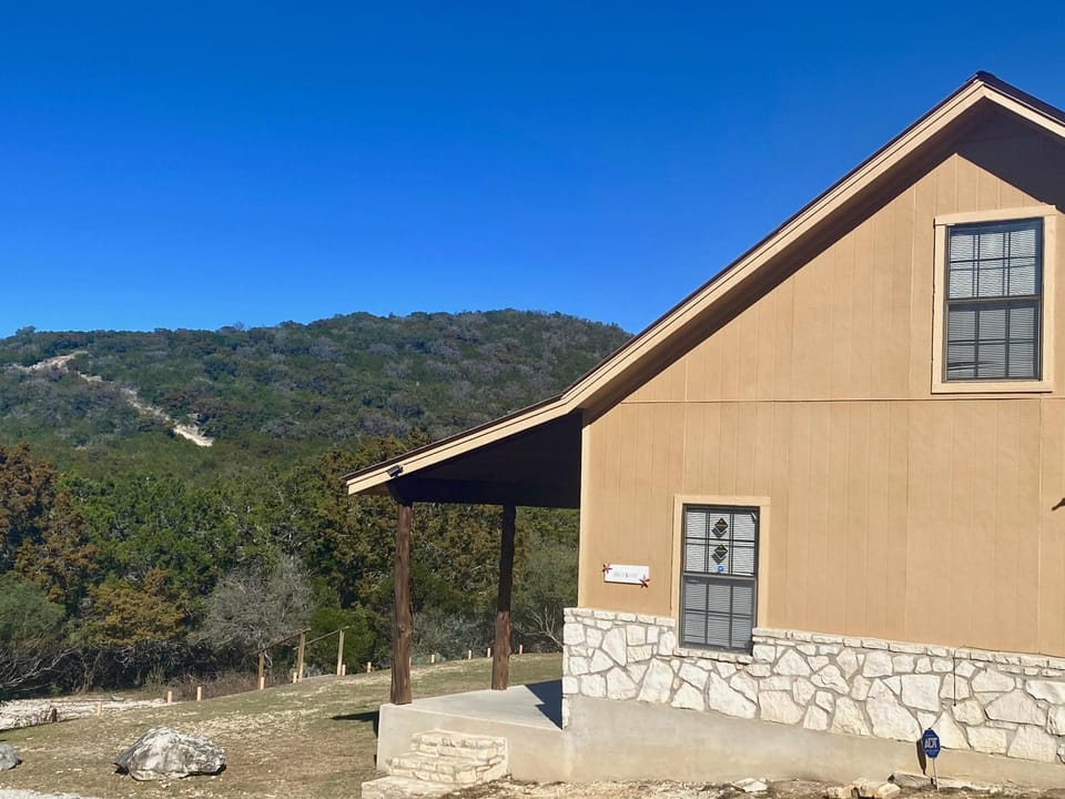 HILLSIDE House in Concan