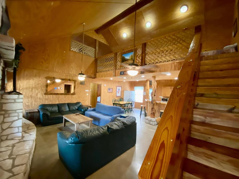 HILLSIDE House in Concan