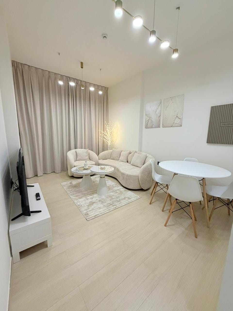 Communal lounge/ TV room