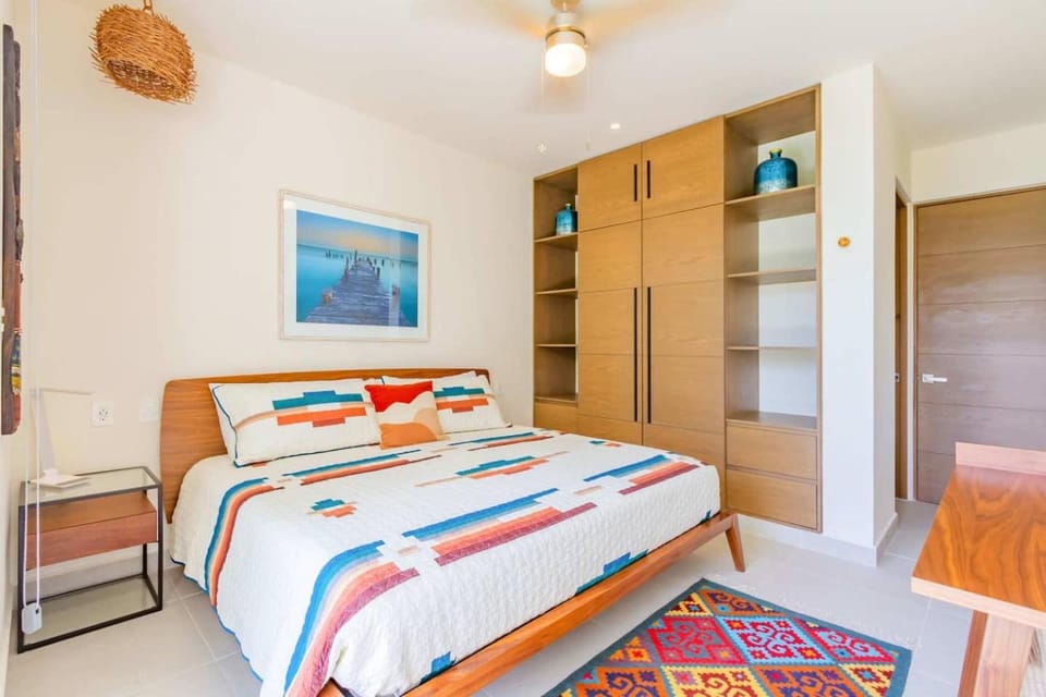 Bed, TV and multimedia, Photo of the whole room, Bedroom, wardrobe, air conditioner