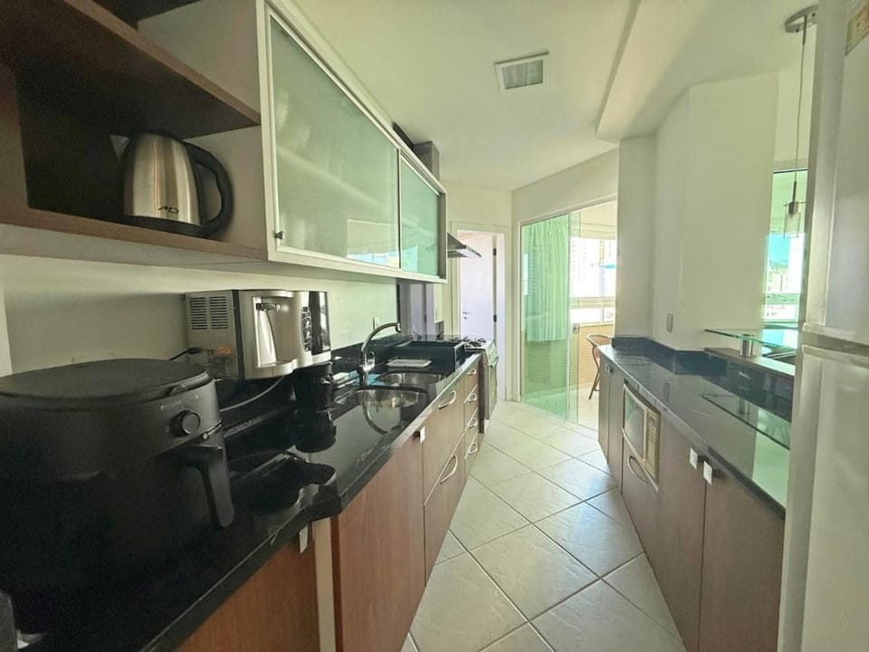 Apto 2 Quartos no Centro de Balneário Camboriú com Sacada e Churrasqueira Apartment in Camboriú