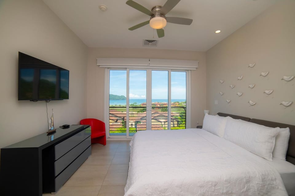 Miramar 2D -3 bedr 3 bath Ocean View House in Herradura