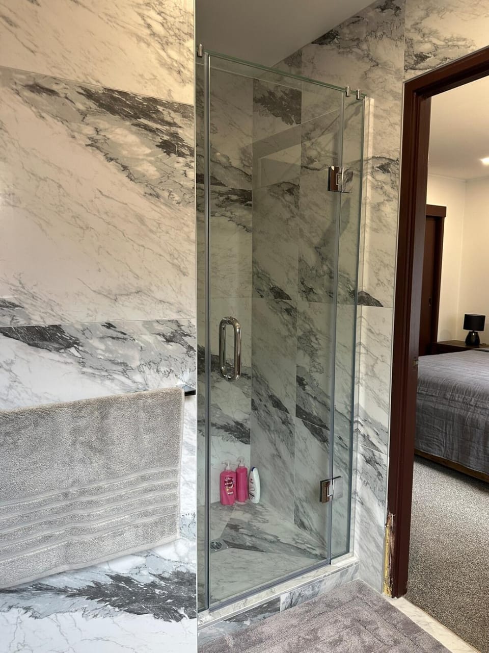 Shower, Bathroom, towels