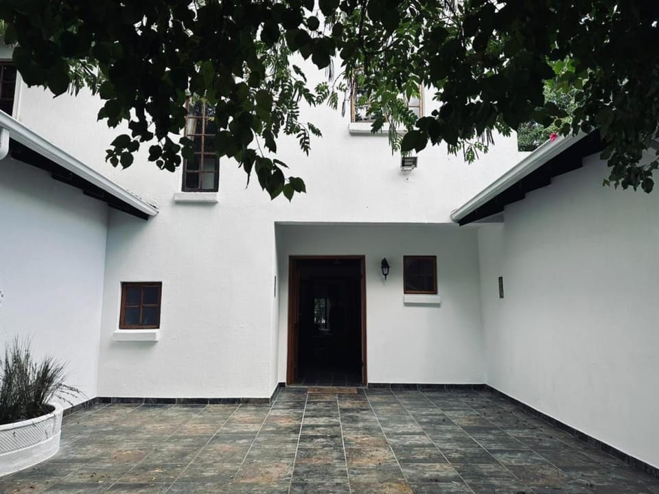 Property building, Facade/entrance, Day