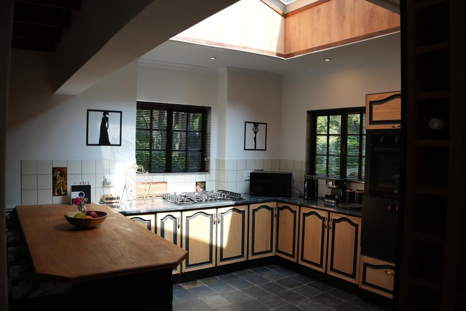 Dining area, kitchen